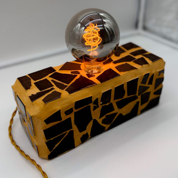 lampe-mosaique-cacao-moutarde-format-long 1